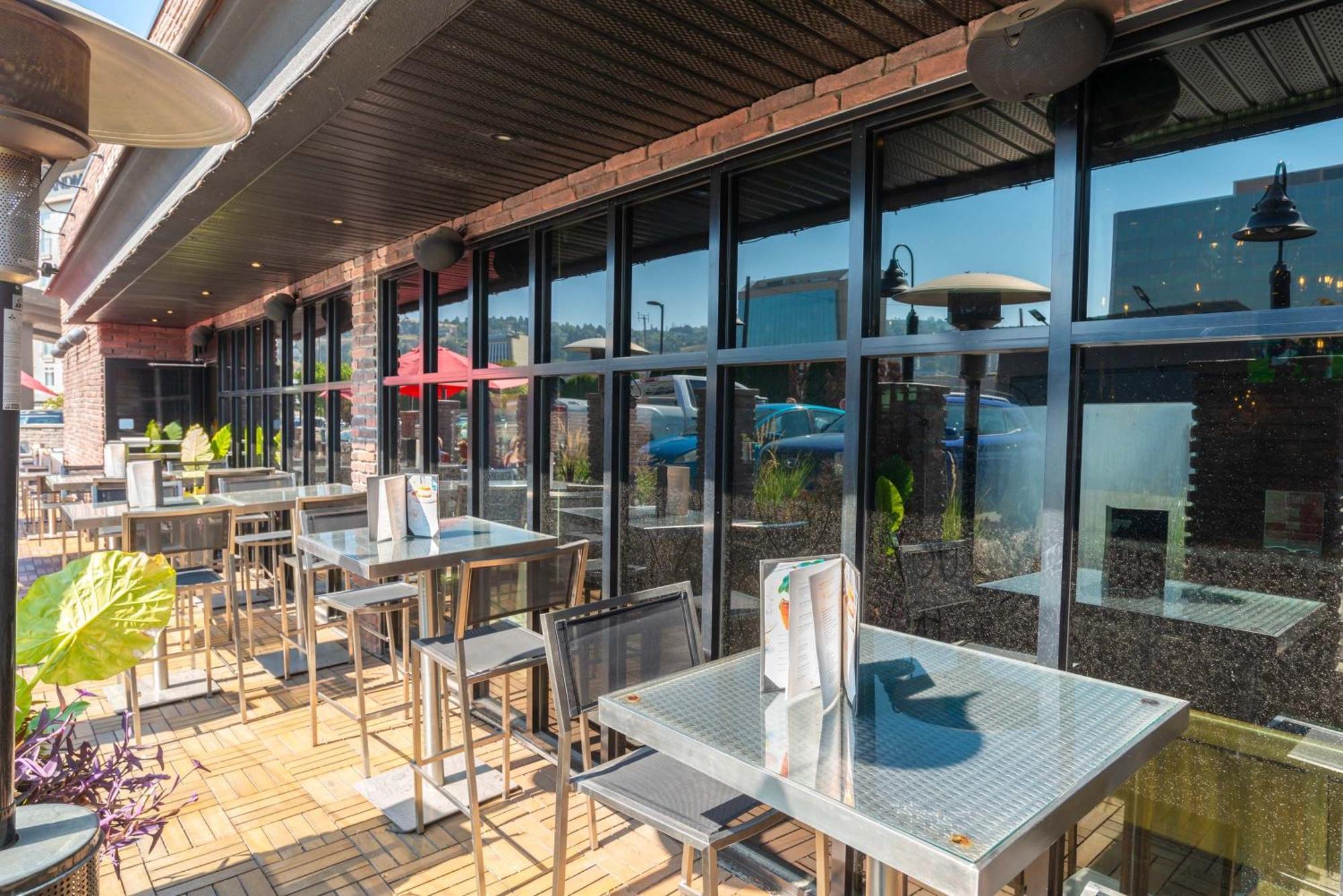 Sandman Signature Kamloops Hotel Exterior foto