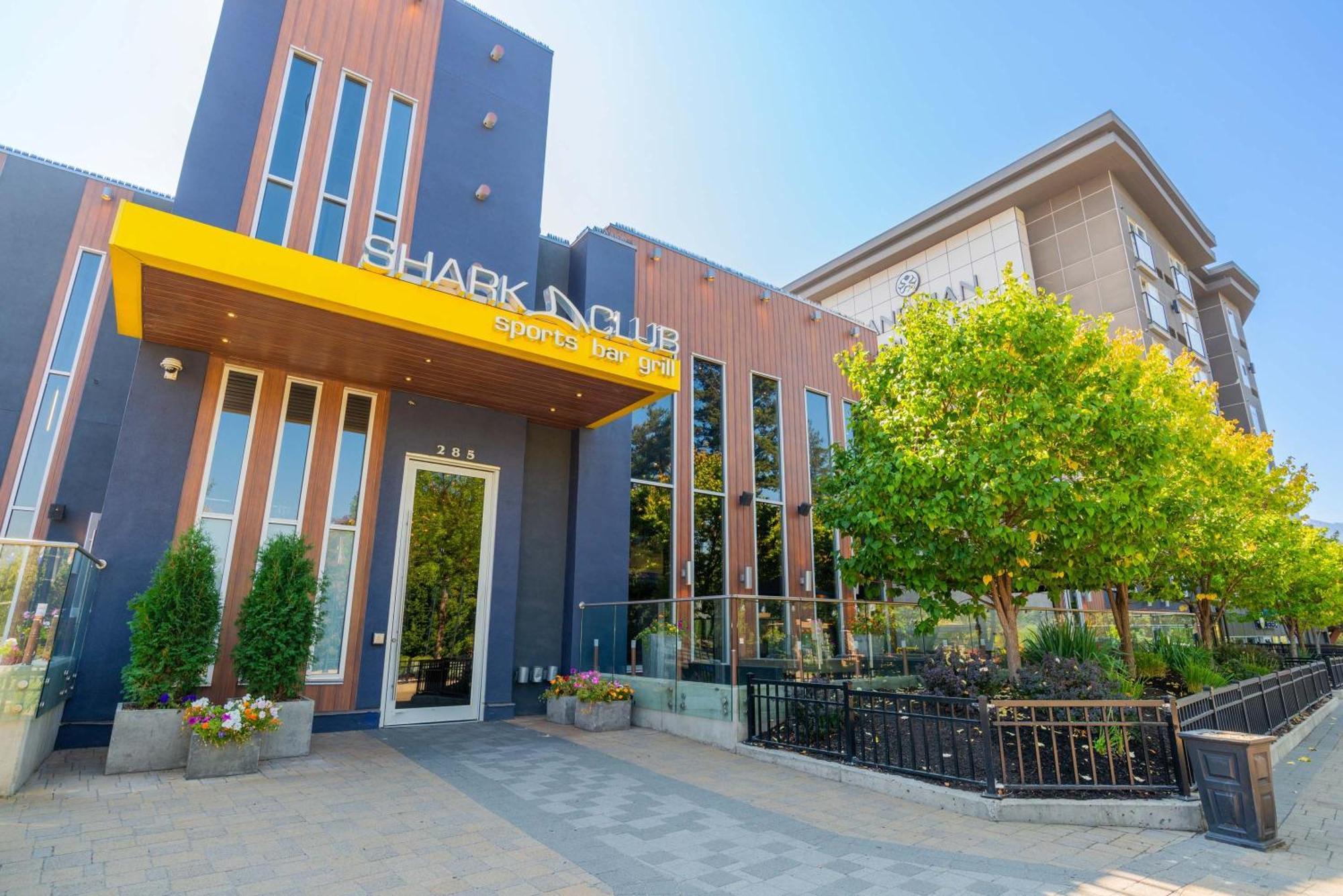 Sandman Signature Kamloops Hotel Exterior foto